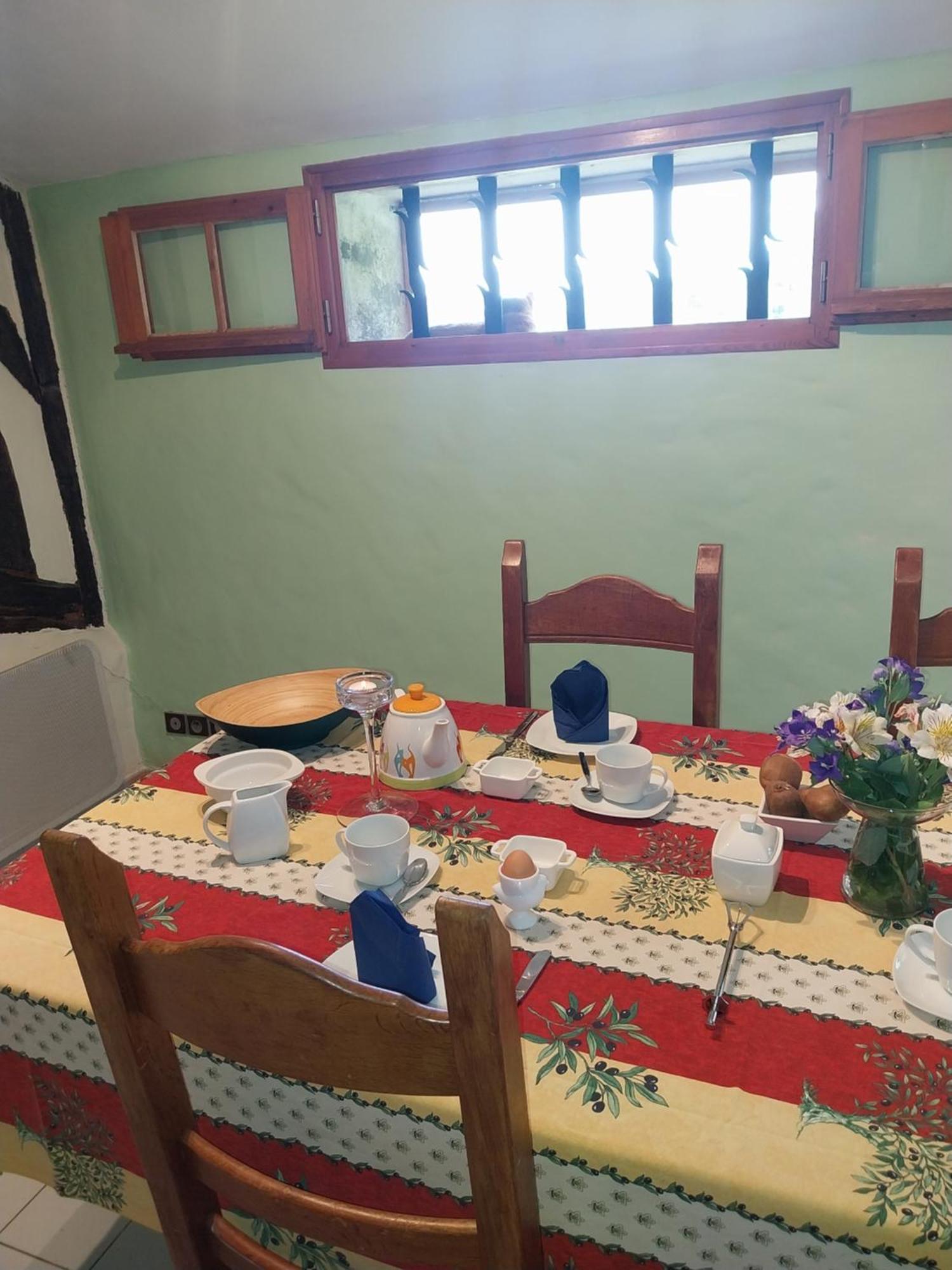 Les Bernus Bed & Breakfast Monfaucon  Екстериор снимка