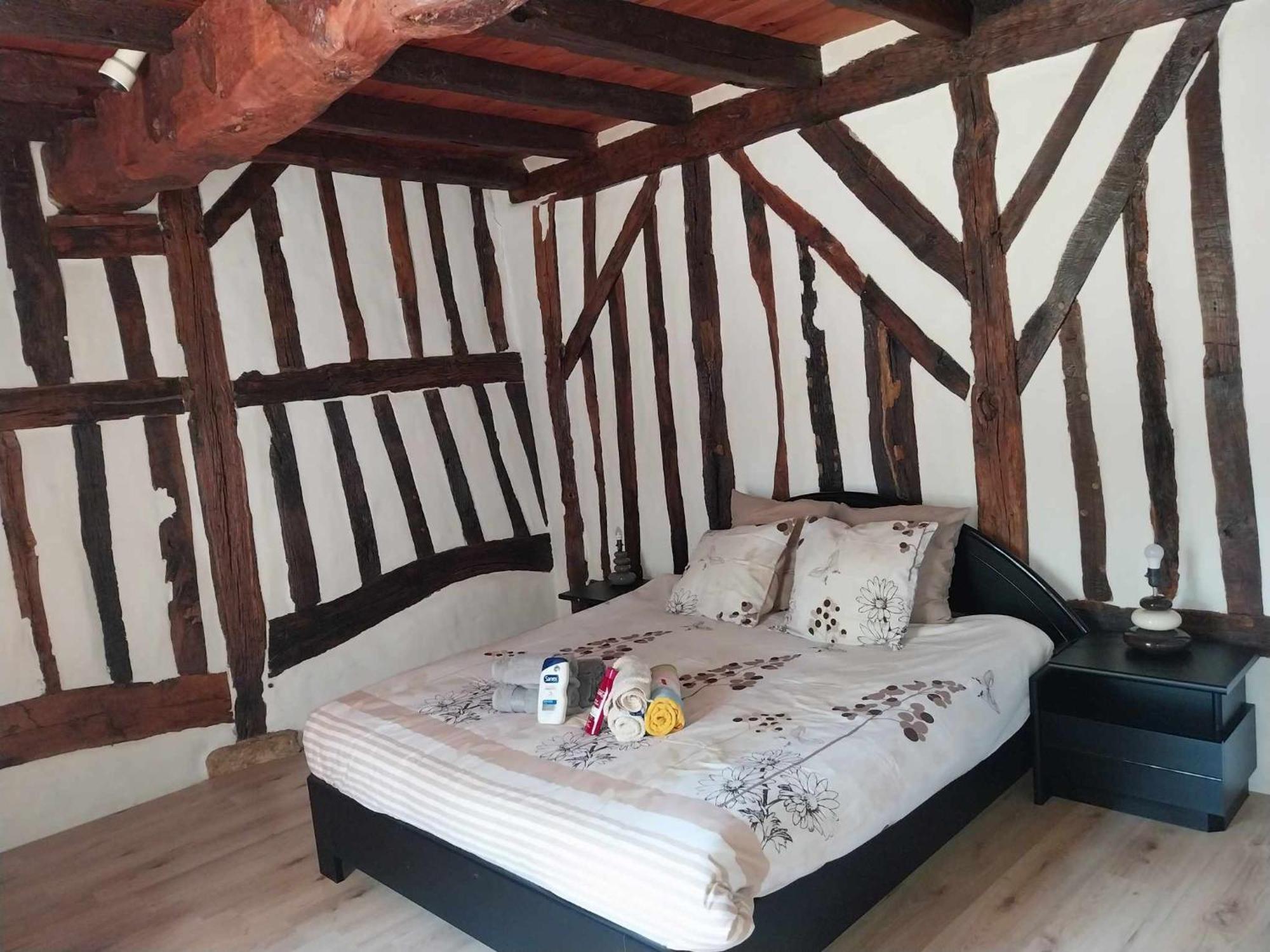Les Bernus Bed & Breakfast Monfaucon  Екстериор снимка